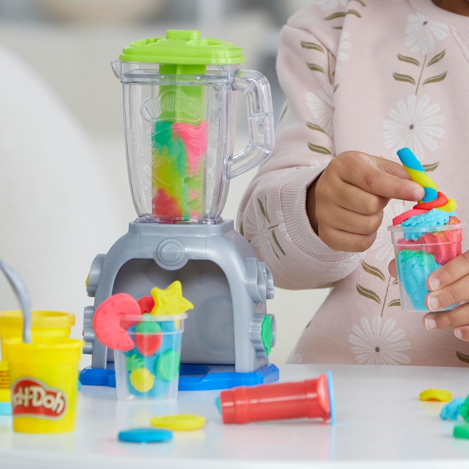 Play Doh Swirlin' Smoothies Toy Blender Playset, Play Kitchen Appliances, Kids Arts and Crafts Toys for 3 Year Old Girls and Boys and Up - Image 6